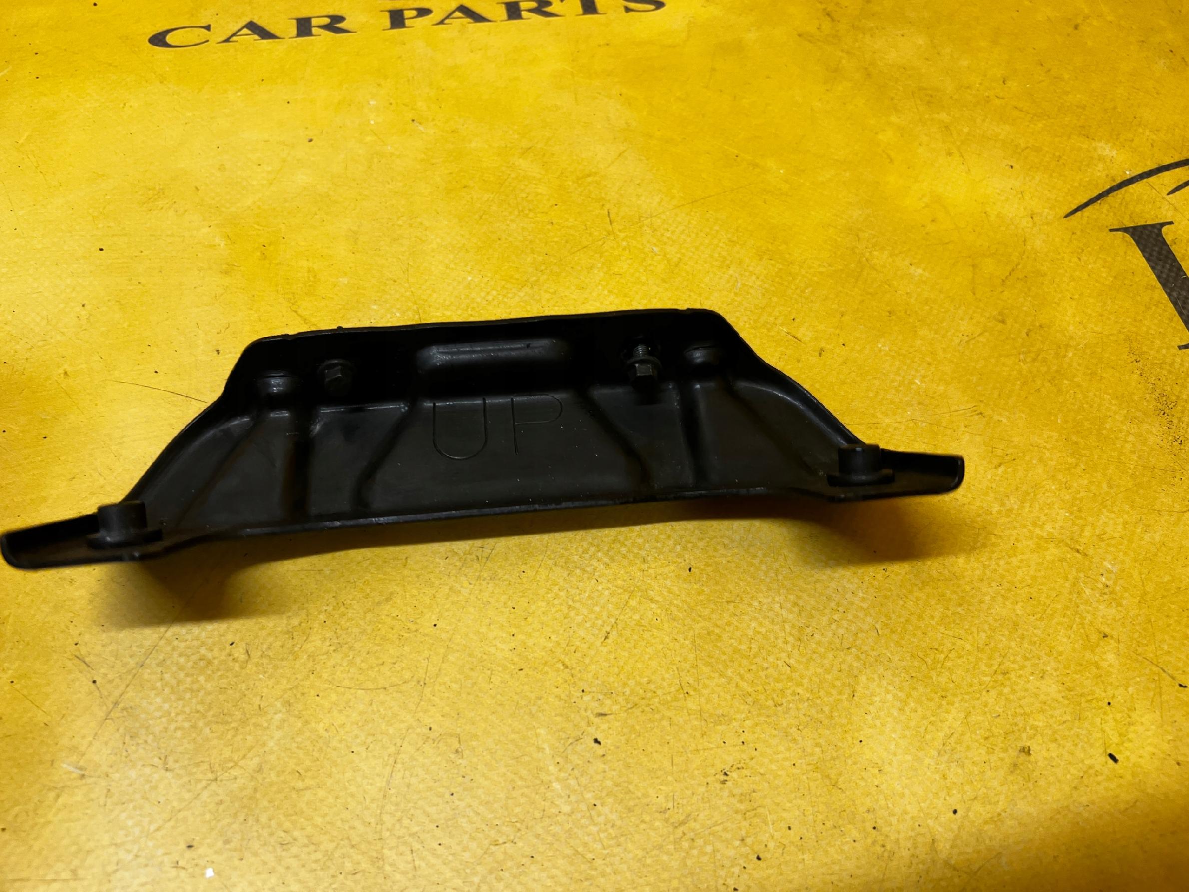 UCHWYT MOCOWANIE WSPORNIK PODSUFITKI PRZÓD VOLVO XC90 II