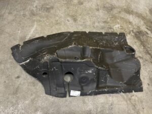 OSŁONA WYGŁUSZENIE LEWE RANGE ROVER VELAR L560