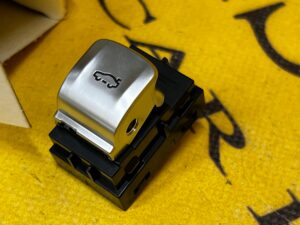 PRZYCISK PRZEŁĄCZNIK KLAPY TYŁ BAGAŻNIKA BMW G01 G02 G07 G11 G12 G16 NOWY