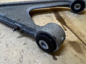 WAHACZ TYŁ TYLNY PRAWY GÓRNY CHEVROLET CORVETTE C5 97-04