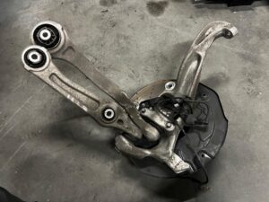 ZWROTNICA ZAWIESZENIE PRZÓD LEWY LEWA MERCEDES C-KLASA W206 2WD RWD