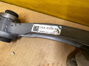 WAHACZ PRZÓD PRZEDNI LEWY LAND ROVER DEFENDER II L663