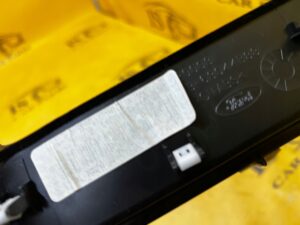 KRATKA NAWIEWU RAMKA PANEL DESKI KONSOLI PRAWA PRAWY FORD MUSTANG VI USA