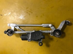 MECHANIZM WYCIERACZEK SILNICZEK NISSAN LEAF ZE0 I