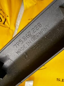 LISTWA OSŁONA DRZWI PRZÓD PRAWY PORSCHE CAYENNE II 7P5
