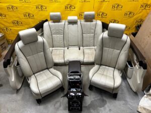 FOTELE SKÓRZANE EKRANY WENTYLACJA BOCZKI PODŁOKIETNIK JAGUAR XJ X351 EU