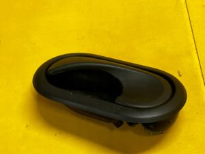 KLAMKA WEWNĘTRZNA PRZÓD LEWA LEWY DACIA DOKKER SANDERO I DUSTER I EU