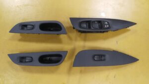 PRZEŁĄCZNIK SZYB PRAWY TYŁ NISSAN X-TRAIL T32