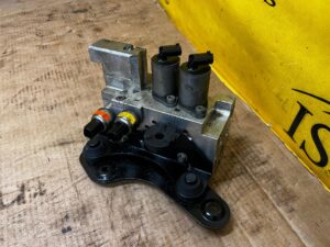 BLOK ZAWOROWY ZAWORÓW ZAWIESZENIA MERCEDES GL X166