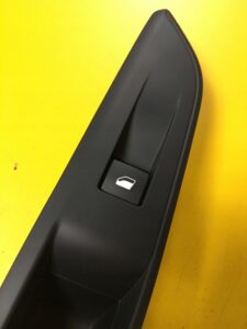 PRZEŁĄCZNIK SZYBY PRAWY TYŁ PEUGEOT 3008 II