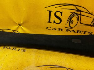 OSŁONA SŁUPKA PRAWY PRZÓD MERCEDES W176 ALCANTARA