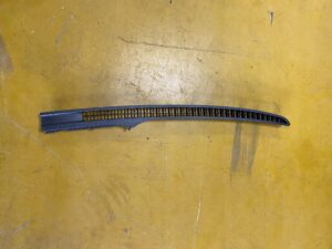 PRAWA KRATKA NAWIEWU PODSZYBIA DESKI INFINITI Q30