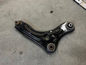 WAHACZ PRZÓD PRZEDNI PRAWY DACIA SANDERO III JOGGER 1.0 TCE