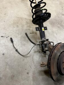 NOGA AMORTYZATOR ZWROTNICA PRZÓD PRAWY DACIA JOGGER 2022R 1.0 TCE