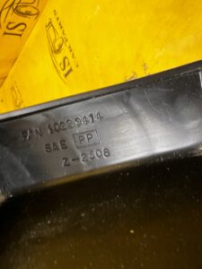 KRATKA NAWIEWU POWIETRZA PODSZYBIA ŚRODKOWA CHEVROLET CORVETTE C5 97-04