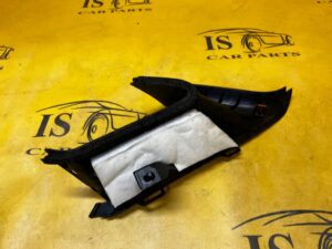 TRÓJKĄT OSŁONA SŁUPKA PRZÓD A PRAWY FORD FIESTA MK8