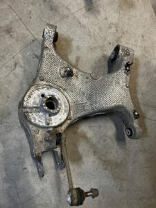 WAHACZ TYŁ PRAWY RANGE ROVER VELAR L560