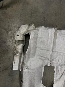 PŁYTA OSŁONA TERMICZNA WYGŁUSZENIE TUNELU ŚRODKOWEGO PORSCHE MACAN 95B