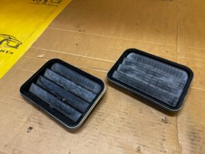 2 X KRATKA WENTYLACYJNA DEKOMPRESYJNA TYŁ PORSCHE PANAMERA 970 I LIFT