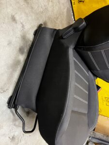 FOTEL PASAŻERA PRAWY PRZÓD ZAGŁÓWEK AIRBAG DACIA SANDERO III 3 20R-