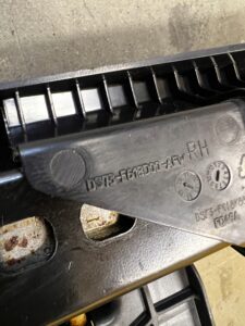 SZYNY ZAPINKA KLAMRA PASA BEZPIECZEŃSTWA FOTELA PRZÓD PRAWY FORD FUSION USA