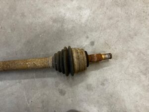 PÓŁOŚ PÓŁOŚKA PRZÓD PRAWY PRAWA PEUGEOT 308 II T9 1.6 E-HDI