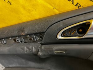 BOCZEK TAPICERKA DRZWI TYŁ LEWY PORSCHE CAYENNE 7P5 LIFT BOSE