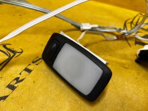 LAMPKA OŚWIETLENIE PODSUFITKI INFINITI Q50