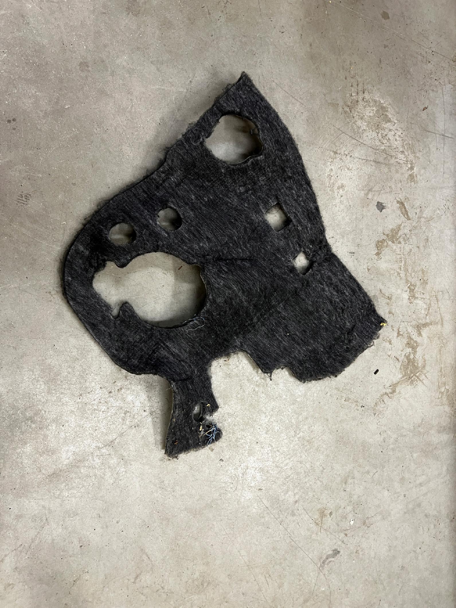 WYGŁUSZENIE BAGAŻNIKA RANGE ROVER VELAR L560