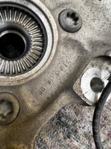 ZWROTNICA PIASTA TYŁ LEWY BMW M5 F90 4.4 V8