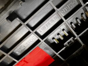 ZAŚLEPKA OSŁONA KLEMY DODATNIEJ PLUSOWEJ MERCEDES GLS X166