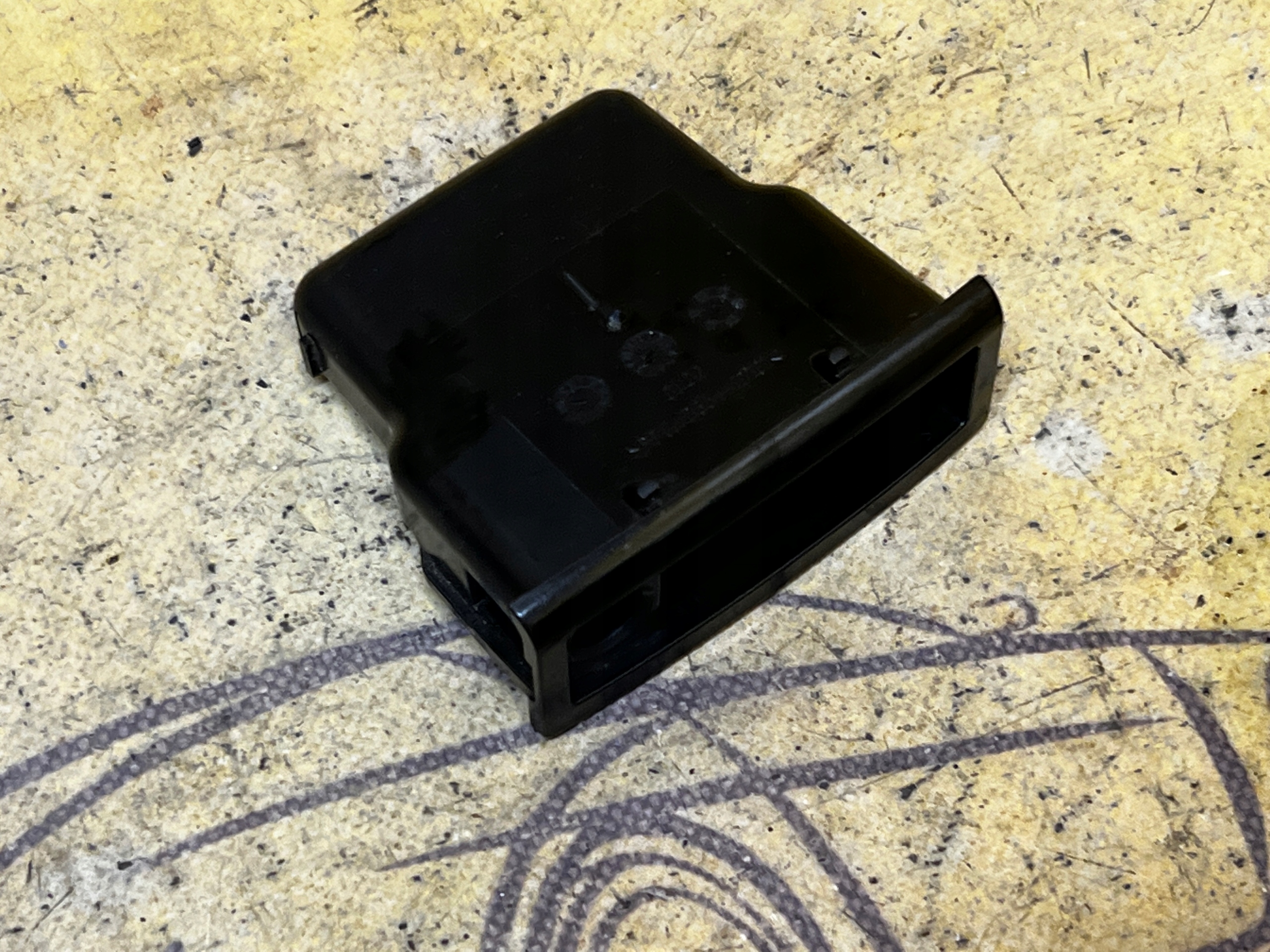 POPIELNICZKA SCHOWEK PORSCHE CAYENNE II 7P5