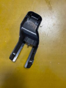 OSŁONA ZAŚLEPKA PROWADNICY FOTELA INFINITI Q70