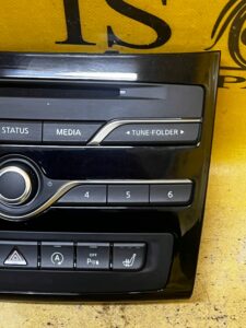 PANEL PRZICISKI STEROWANIA RADIEM RADIO INFINITI Q30