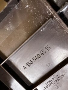 POSZYCIE OSŁONA OBUDOWA SKRZYNKI BEZPIECZNIKÓW MERCEDES GLS X166 BRĄZ