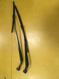 KOMPLET RAMIONA WYCIERACZEK NISSAN X-TRAIL T32 EUR