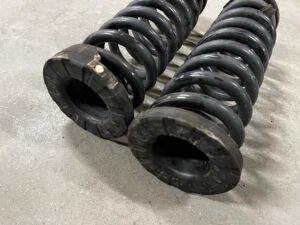 KOMPLET SPRĘŻYNY TYŁ TYLNE PRAWY LEWY RANGE ROVER VELAR L560