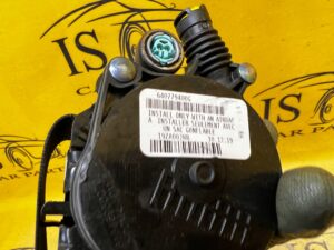 NIEWYSTRZELONY PAS BEZPIECZEŃSTWA PRZÓD PRAWY TESLA MODEL 3 PRZEDLIFT