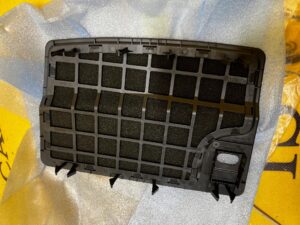 OSŁONA GŁOŚNIKA HIGH DESKI KONSOLI BMW 5 E60 E61 NOWA OEM