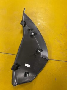 ZAŚLEPKA OSŁONA BOCZEK DESKI LEWY JAGUAR XF X260