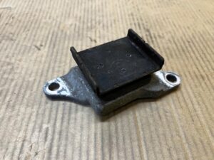 WSPORNIK MOCOWANIE RESORA BELKI ZAWIESZENIA TYŁ PRAWY VOLVO XC90 II