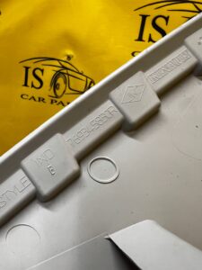 OSŁONA POSZYCIE SŁUPKA C TYLNEGO TYŁ PRAWA PRAWE RENAULT ZOE I Z.E.