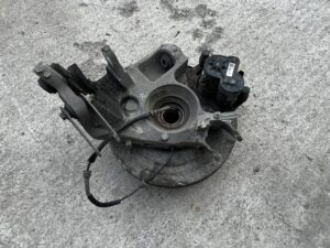 ZWROTNICA PIASTA ZACISK TYŁ LEWY RANGE ROVER VELAR L560 2.0D