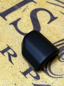 OSŁONA PLASTIK ZAŚLEPKA PANELU DRZWI PRZÓD PRAWY PORSCHE CAYENNE 7P5