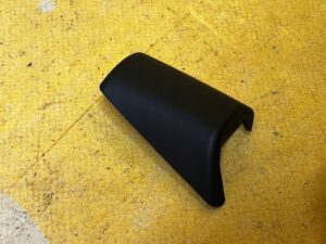 OSŁONA ZAŚLEPKA LEWEGO UCHWYTU DRZWI PORSCHE CAYENNE 9Y3 9Y0 COUPE HYBRID