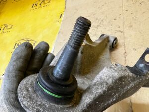 WAHACZ PRZÓD PRZEDNI LEWY DOLNY CHEVROLET CORVETTE C5 97-04