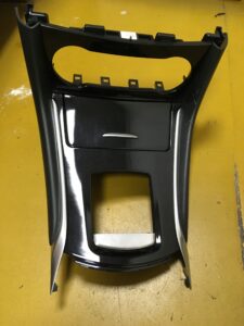 PANEL RAMKA DEKOR TUNELU ŚRODKOWEGO INFINITI Q30