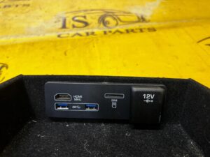 SCHOWEK KONSOLI ŚRODKOWEJ GNIAZDO PORT USB HDMI SIM RANGE ROVER VELAR L560
