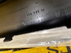 LISTWA ŚRODKOWA ZDERZAKA TYŁ BMW 3 E46 SEDAN M-PAKIET 4 X PDC NOWA OEM