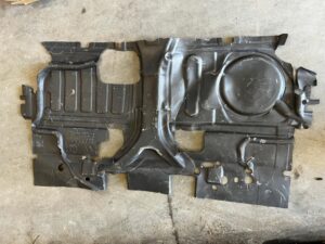 WYGŁUSZENIE MATA PODŁOGI TYŁ PORSCHE MACAN 95B